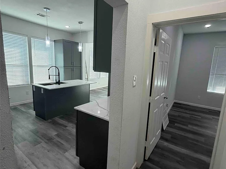 2404 Burkett St — Photo 19