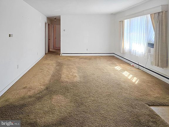 3rd image of 105 Lakeview Dr