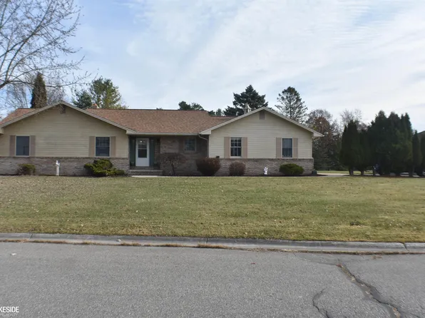 3405 Hemlock Ct, China, MI 48054