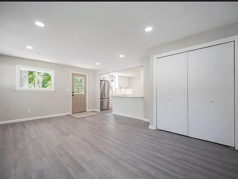 335 Inwood Blvd — Photo 2