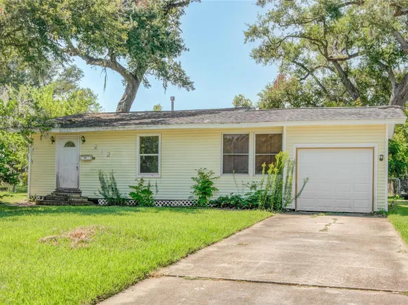 212 Winding Way St, Lake Jackson, TX 77566