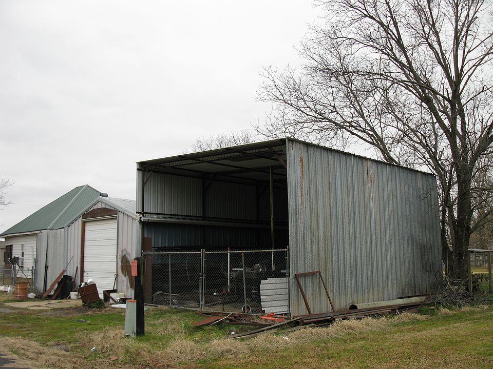 2nd image of 502 Commerce St