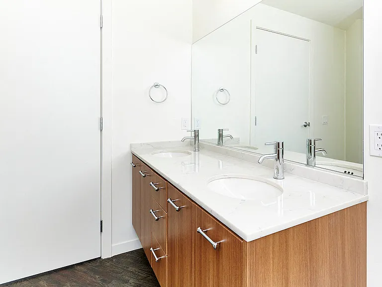 Multnomah Station Apartments bathroom sinks
