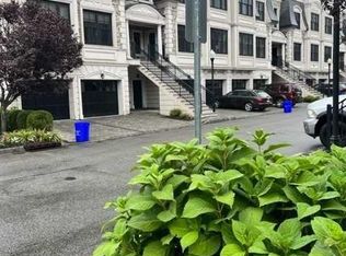 14 Marquis Ct #14, Edgewater, NJ