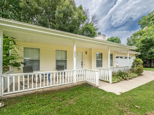 2425 W Megan Dr, Fayetteville, AR 72703