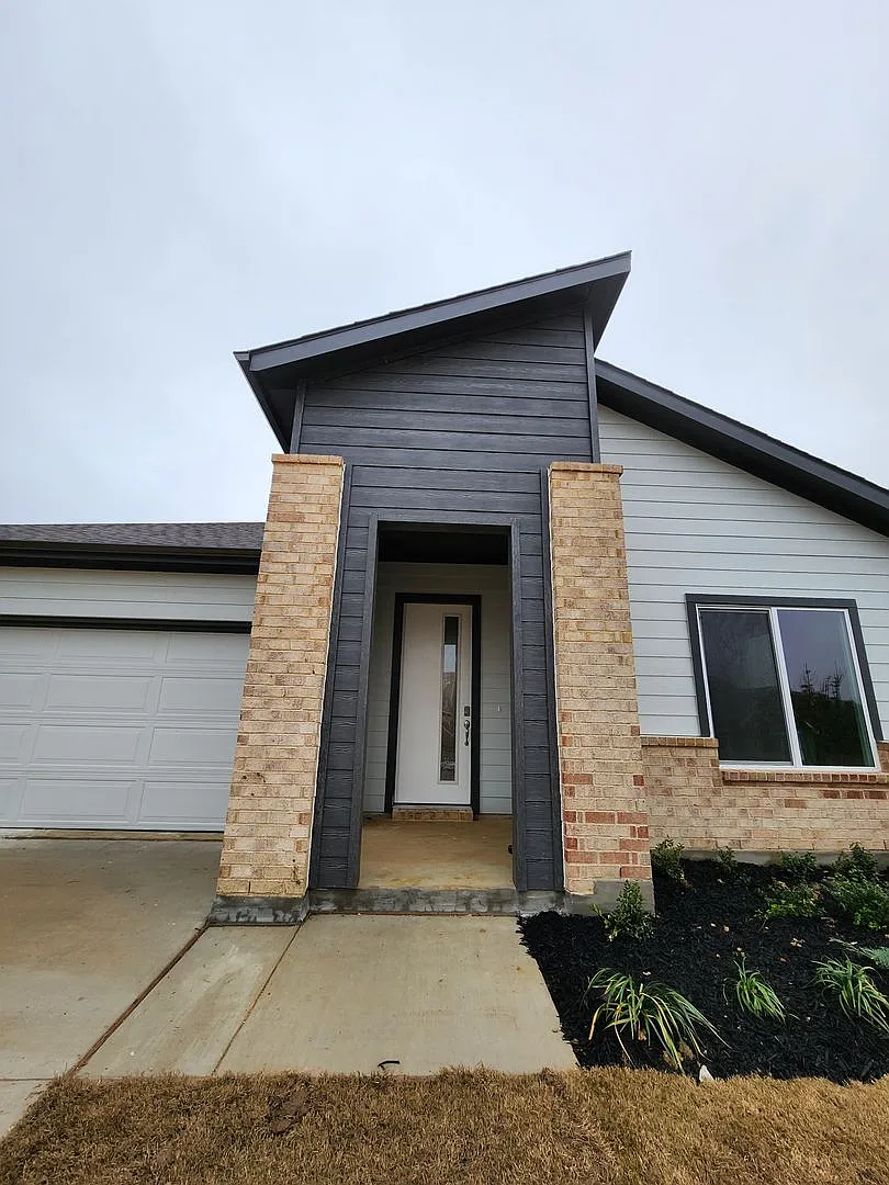 Building Photo - 2301 Blackcap St