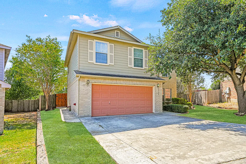 3 bed, 2.5 bath, 2090 sqft, $1,950 — Photo 2