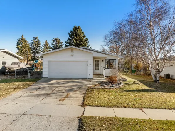 2130 8th St NW, Minot, ND 58703