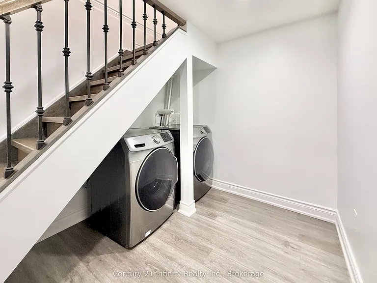 11 Meadowglen Dr — Photo 4