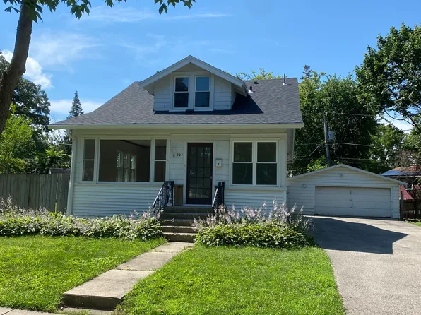 207 N Lakeshore Dr, Mundelein, IL 60060
