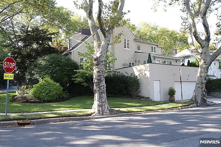 1014 Arcadian Way — Photo 2