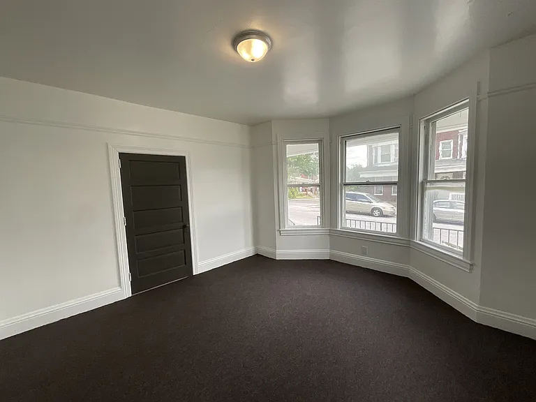 631 Wallace St — Photo 6