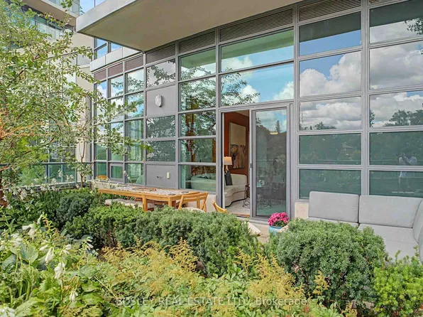 35 Brian Peck Cres #125, Toronto, ON M4G 0A5