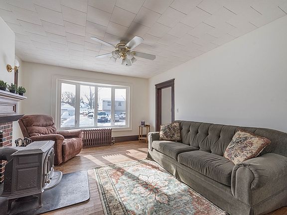 2nd image of 32 Clifton St
