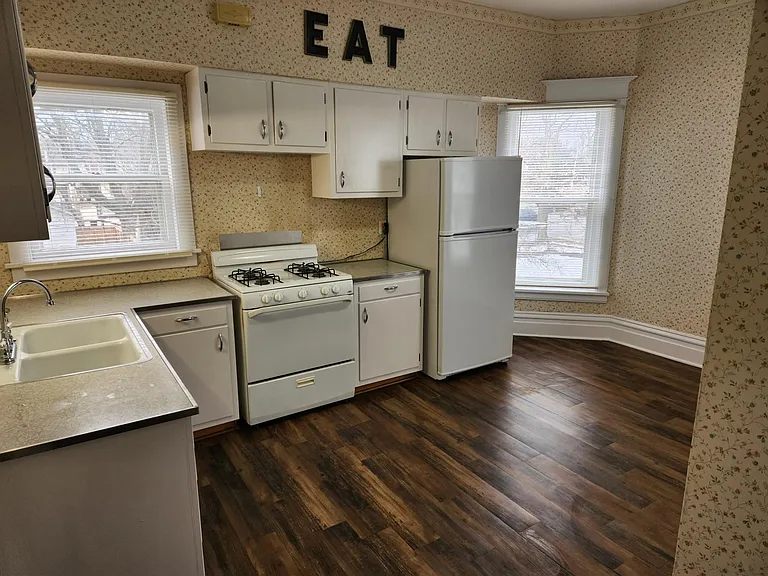 605 E Washington St #B — Photo 19