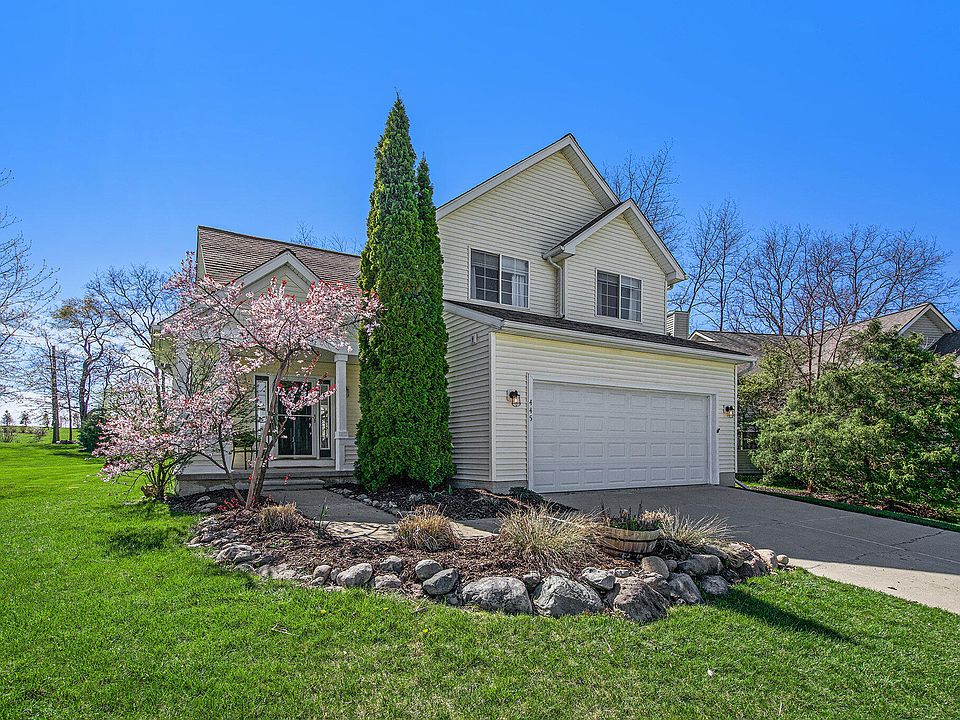 1st image of 445 Cambridge Dr