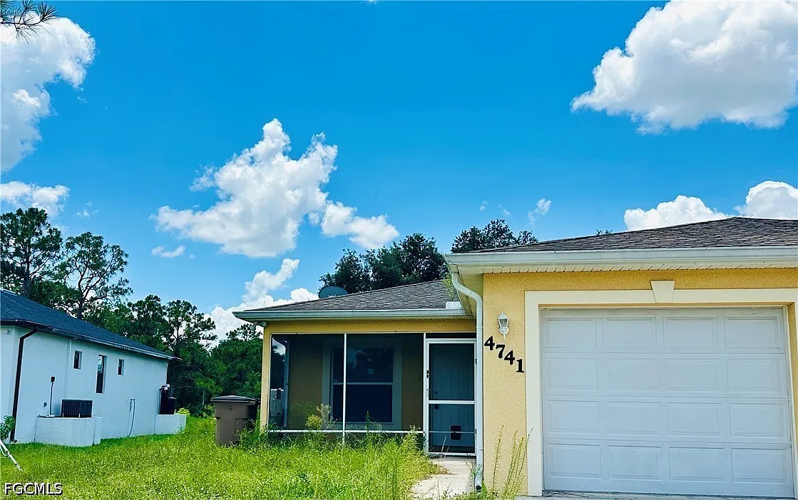 3 bed, 2.0 bath, 2340 sqft, $1,600 — Photo 1