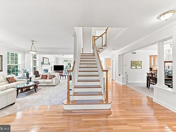 4th image of 305 Carolee Cir