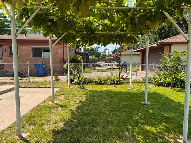 32345 Hawthorne Dr — Photo 48