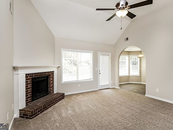 4th image of 305 Mountberry Ct