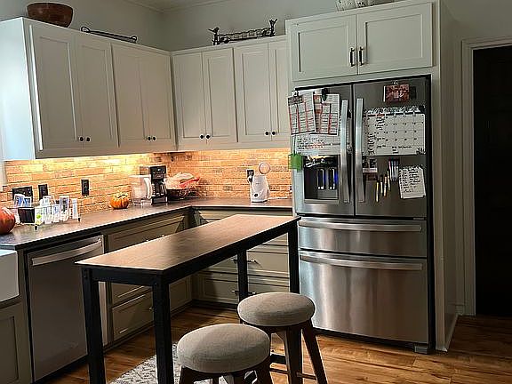 Brick paved backsplash