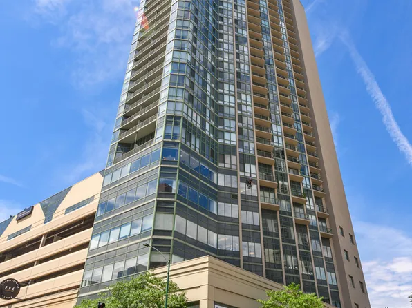 111 W Maple St APT 3206, Chicago, IL 60610