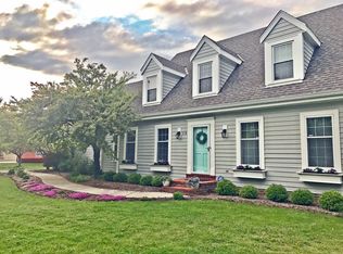 218 W Trillium Rd, Mequon, WI 53092