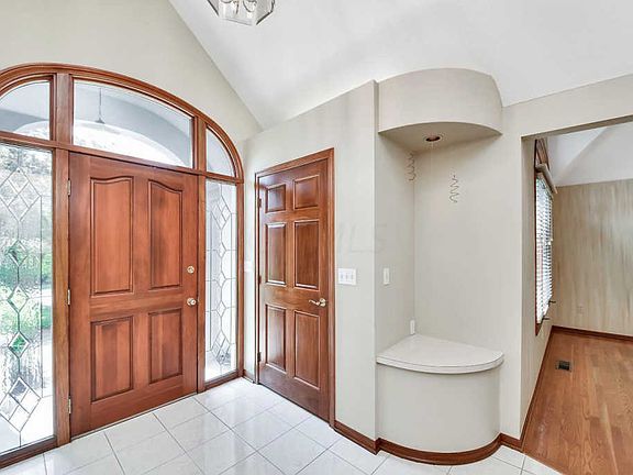 3rd image of 814 Crestway Dr
