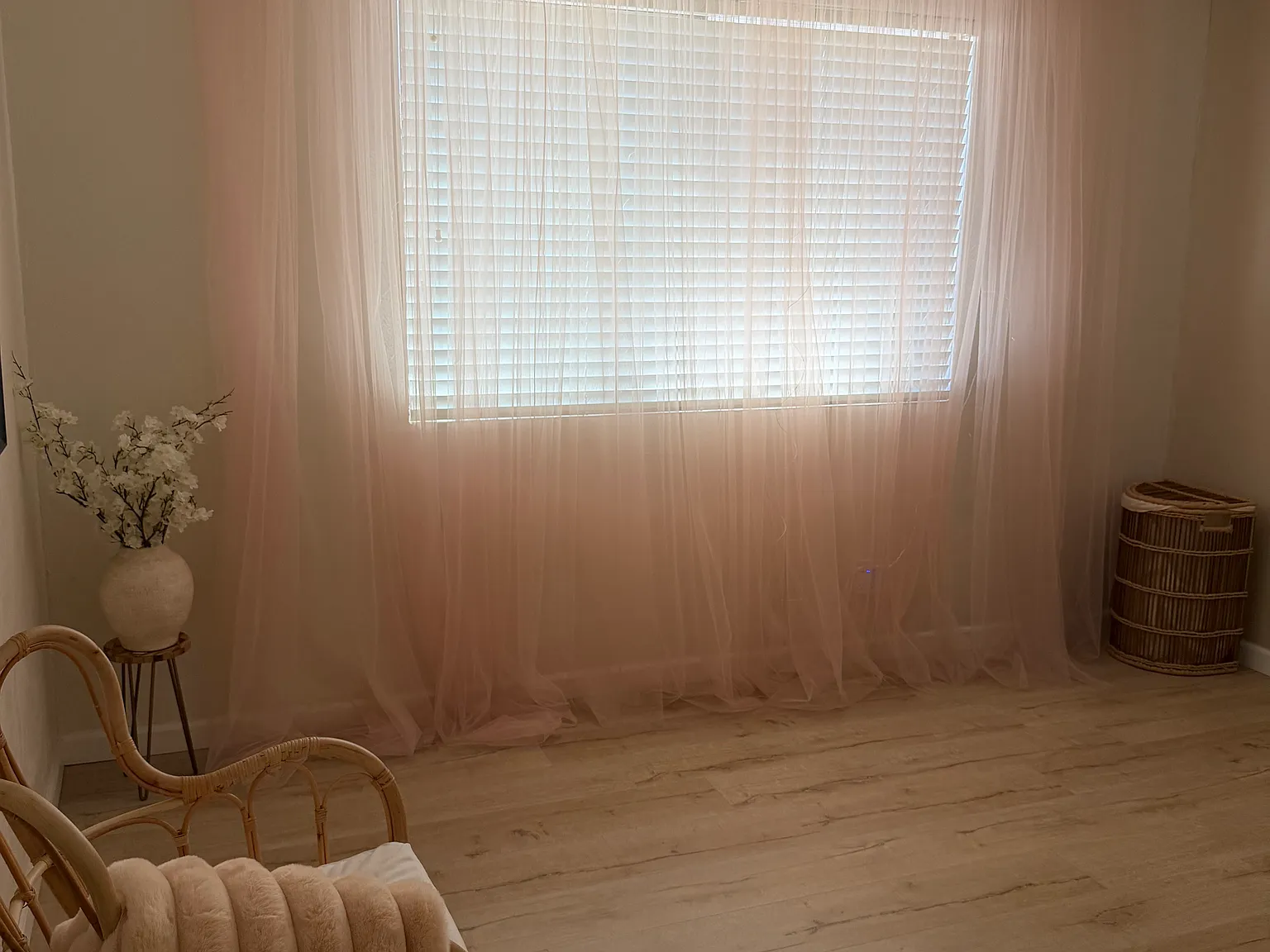 15173 Magnolia Blvd — Photo 2