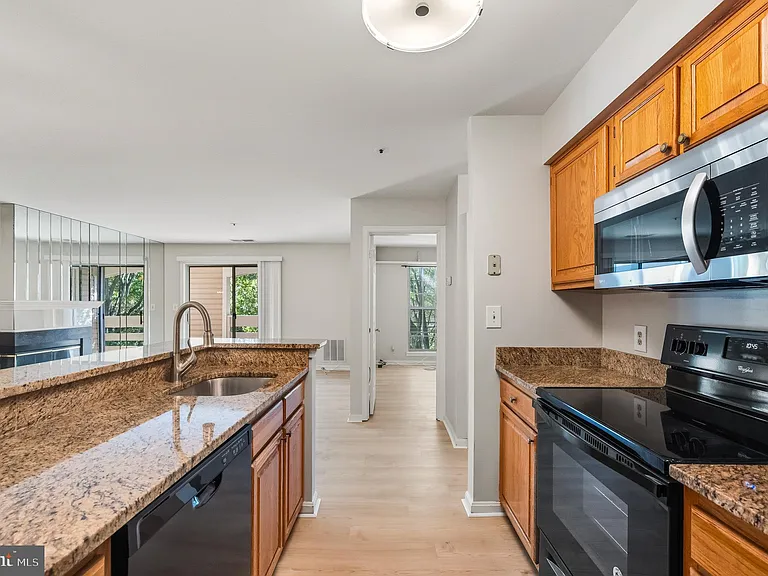 240 S Reynolds St #411 — Photo 15