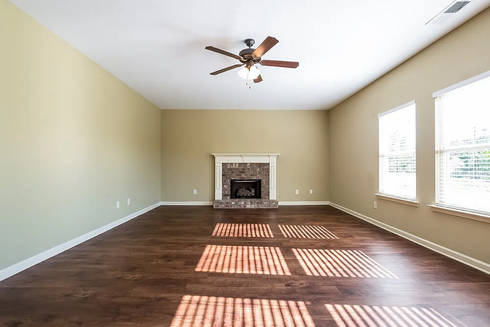 4 bed, 2.5 bath, 2002 sqft, $2,260 — Photo 2