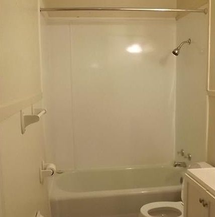 4th image of 1558 W Shaw St