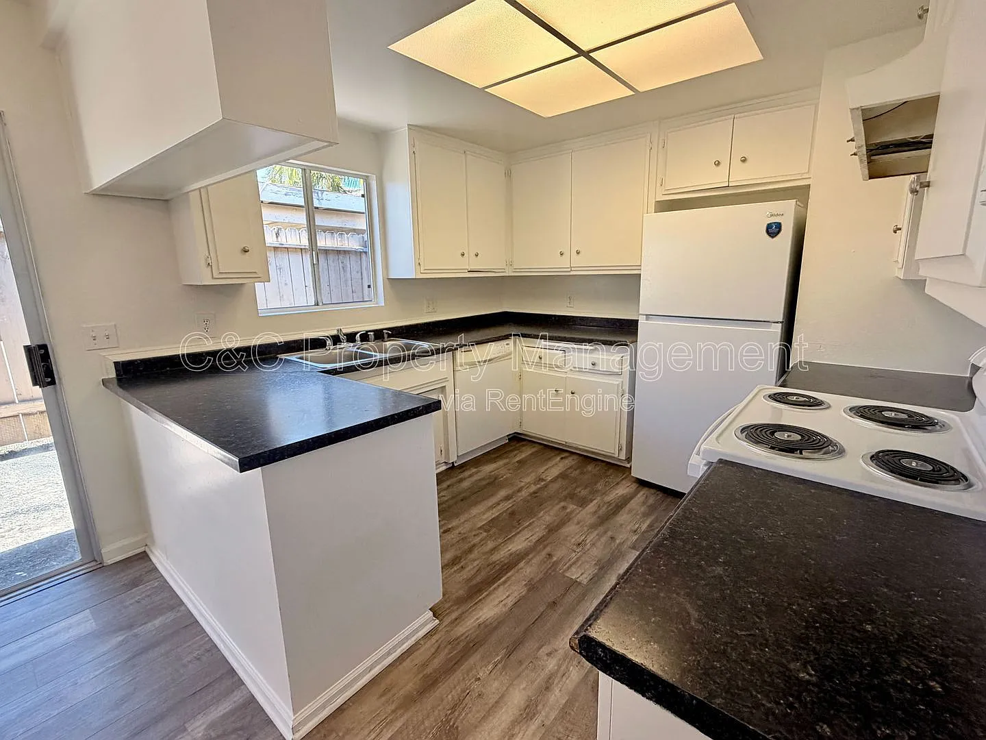 2 bed, 2.0 bath, 1250 sqft, $2,750 — Photo 2