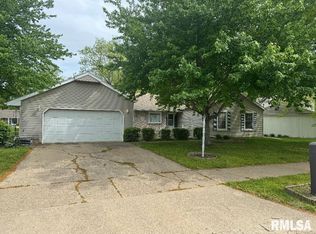 1635 W Country Oaks Ct, Dunlap, IL 61525