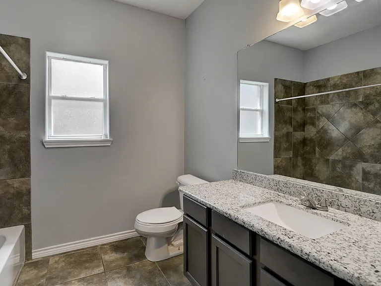 2707 Lake Breeze Ln — Photo 9