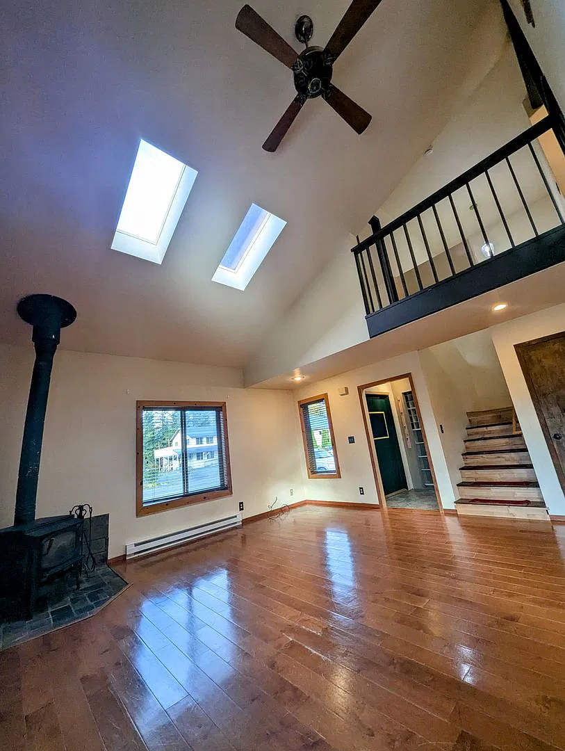 3 bed, 2 bath, unfurnished Valley townhome, Pet friendly, Long term lease — Photo 1