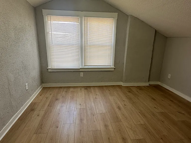 1610 Purdue Ave — Photo 9