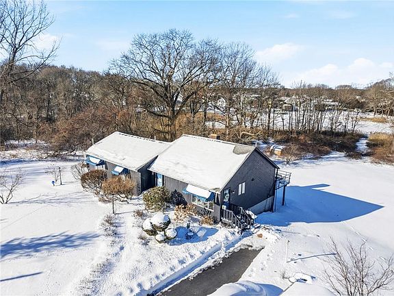 4th image of 585 Meadow View Ave