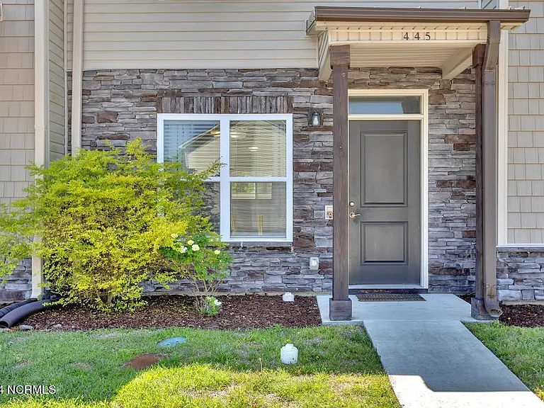 445 Sullivan Loop Rd — Photo 2