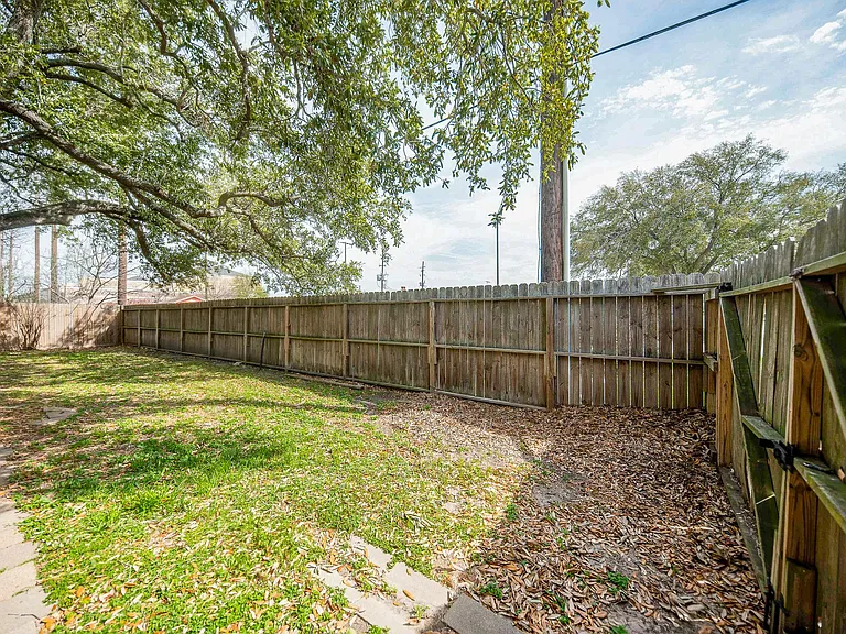 451 Gentilly Dr — Photo 32