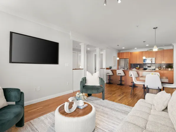 156 Green St Unit 205, Boston, MA 02130