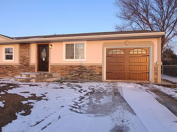 2206 N 9th St, Garden City, KS 67846