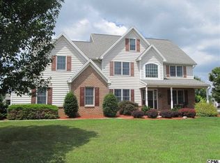 210 Shirley Ln, Boiling Springs, PA 17007