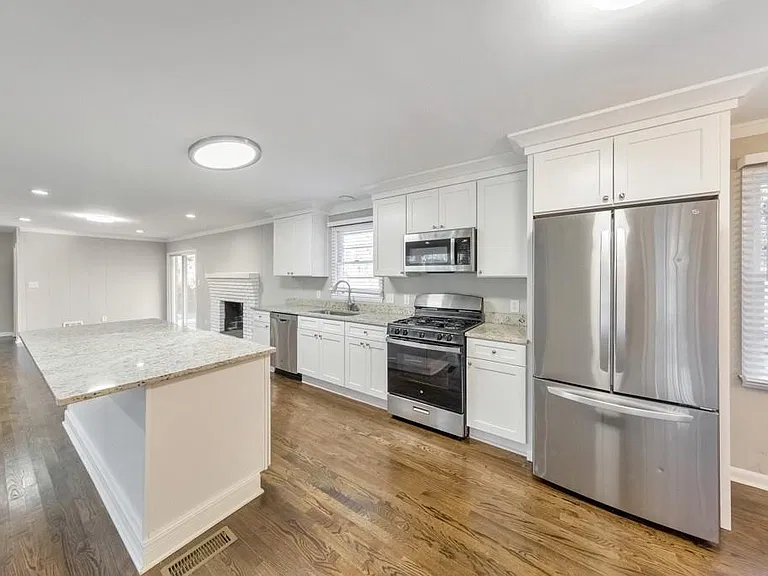 909 Rosedale Dr — Photo 11