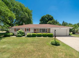2515 Devonshire Dr, Rockford, IL 61107