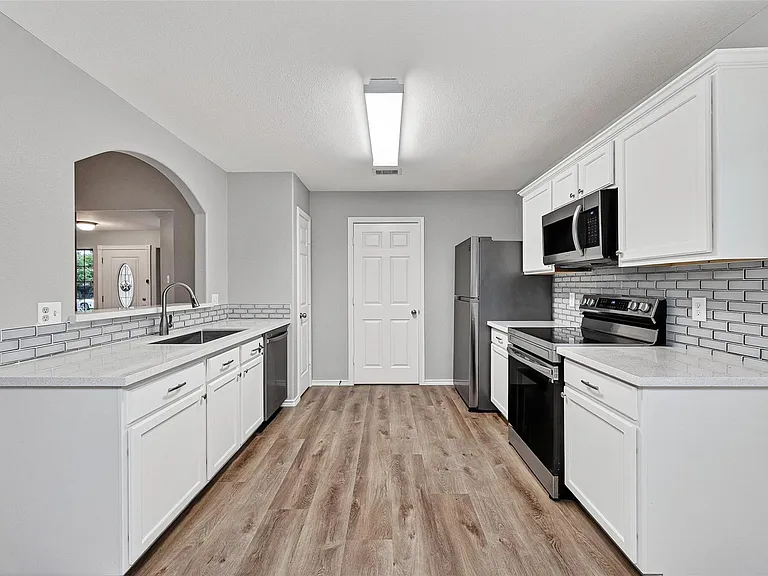 18906 Dennington Dr — Photo 16