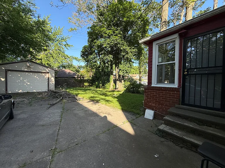 356 Lenox St — Photo 13