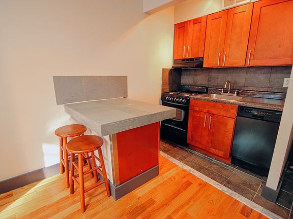 4th image of 516 E 5th St APT 9