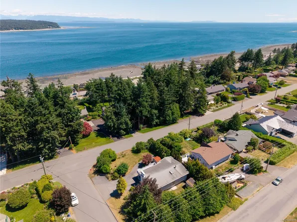 826 Ash St, Campbell River, BC V9W 1G2