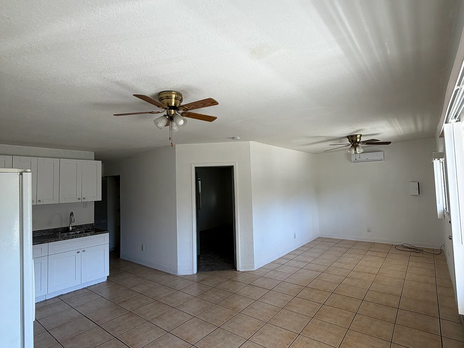 1 bed, 1000 sqft, $1,350 — Photo 4